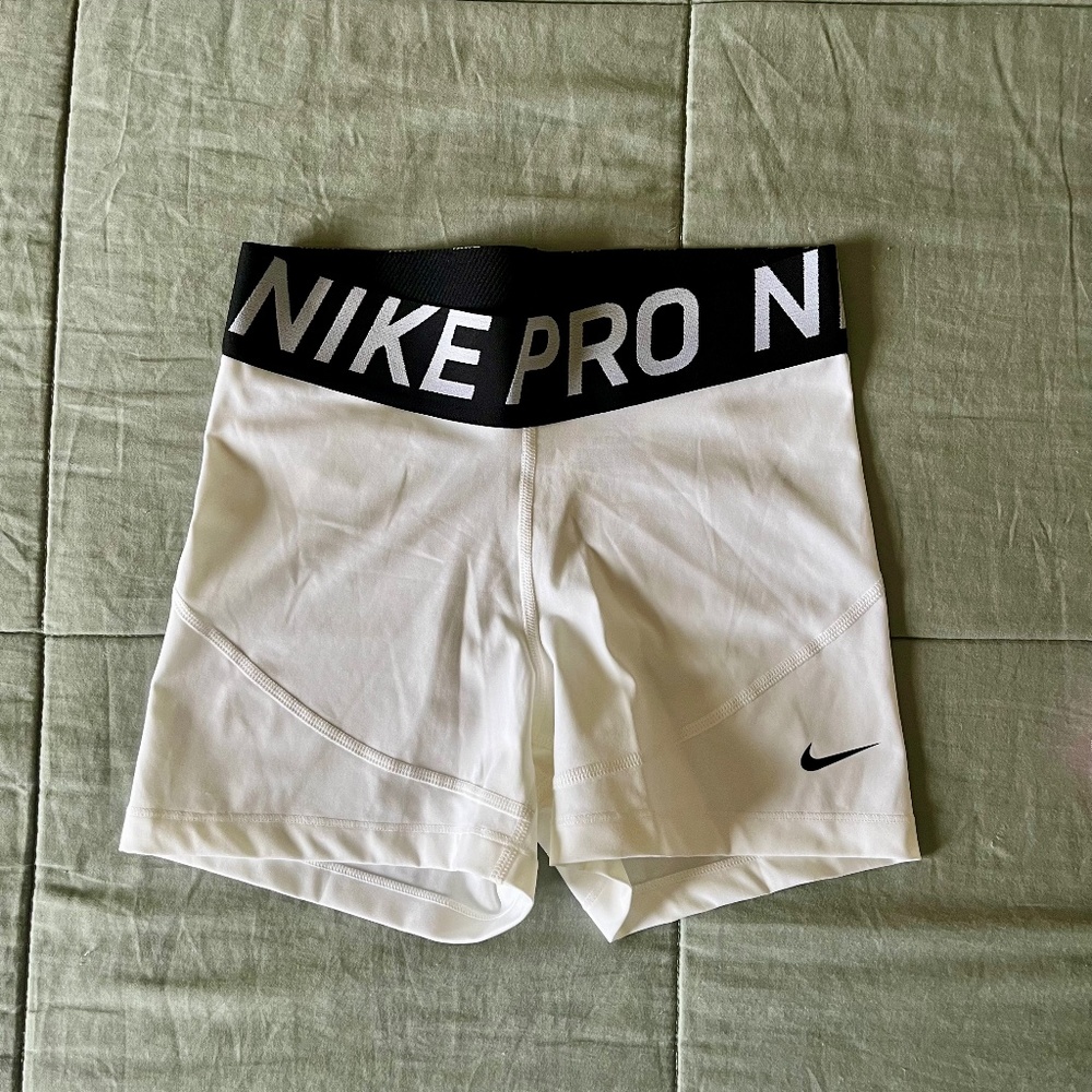NWOT Nike Pro spandex shorts size small